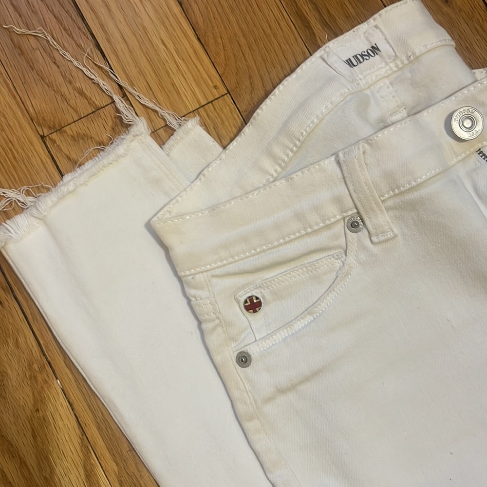 White Hudson Jeans with Texture on the Front and Holes - size 25